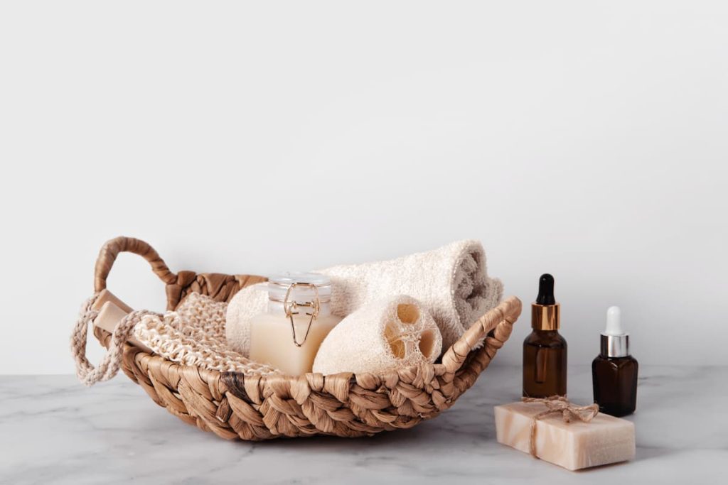 bath accessories set in wicker basket sustainable 2023 11 27 05 11 23 utc 1 MimPlas