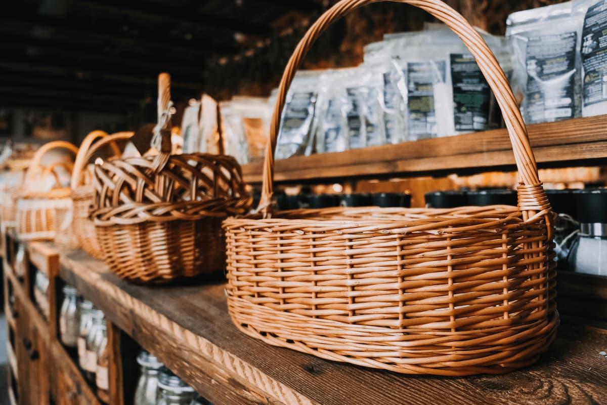 wicker baskets on rustic wooden shelves assorted 2023 12 15 02 32 19 utc 1 MimPlas